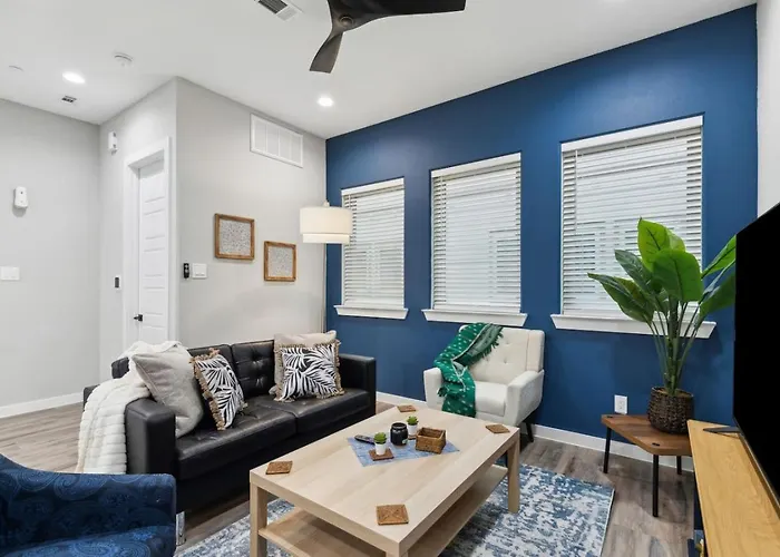 The Opal 2bd Towenhouse 7st Walkable