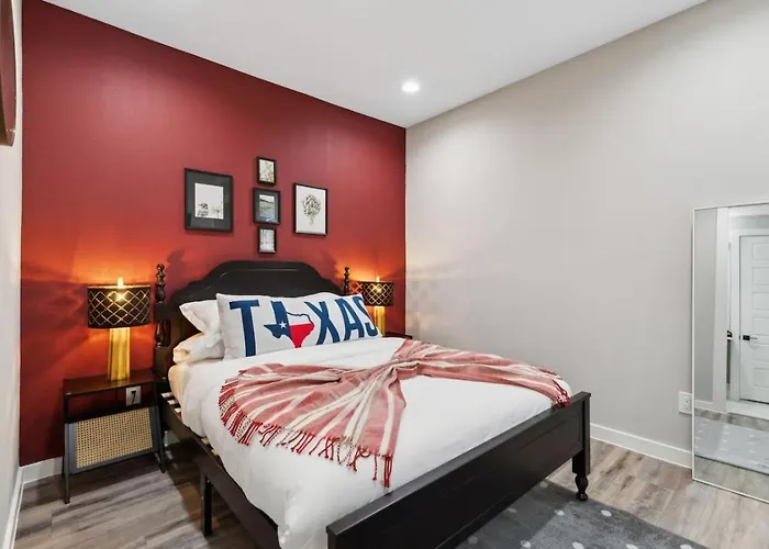 The Opal 2bd Towenhouse 7st Walkable